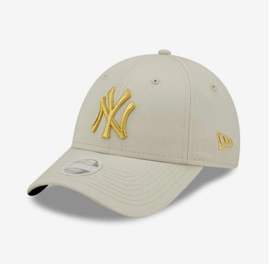 LEAGUE ESSENTIAL 9FORTY BEIGE GOLD LOGO CAP